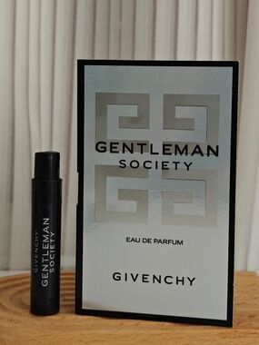 New Givenchy Gentleman Society EDP Sample Spray 1 ml/ 0.03 oz